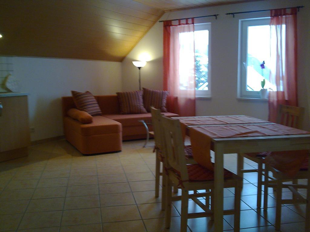 Fliederhof Ferienwohnungen Herresbach 객실 사진