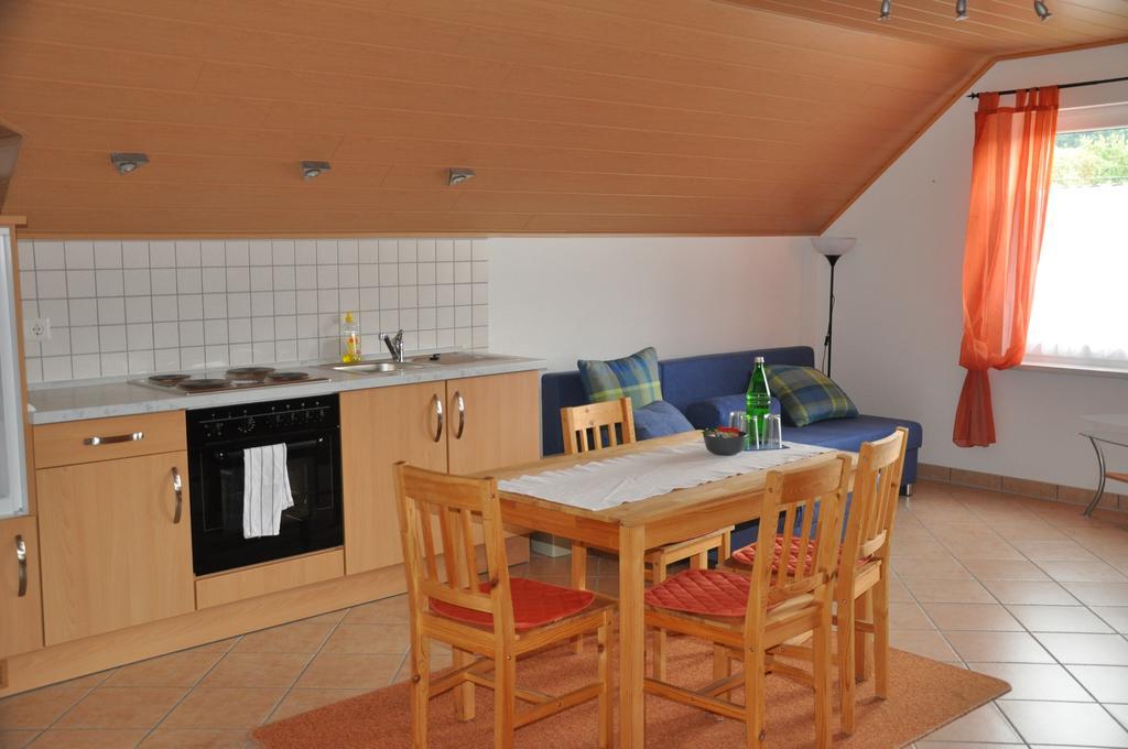 Fliederhof Ferienwohnungen Herresbach 객실 사진